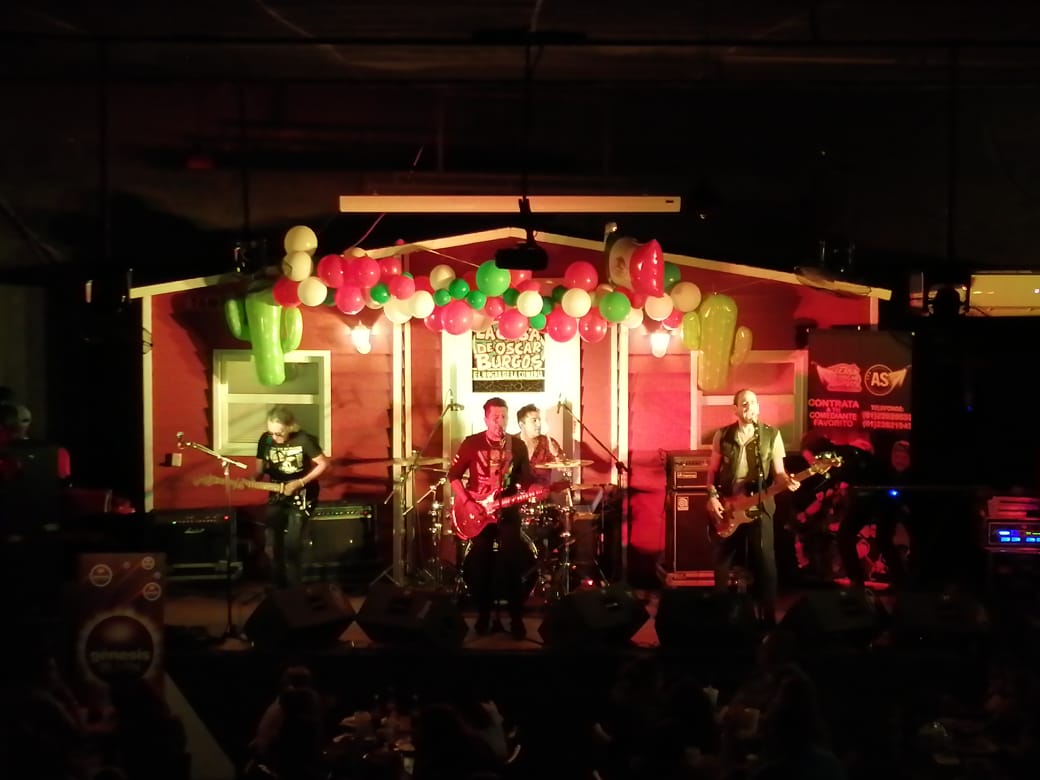 genesis981fm's tweet photo. ⚡Está con nosotros el grupo esperado de la noche🌕 @rockand_lovers 🤩 quiénes deleitarán al público de nuestra #FiestaMexicana 🇲🇽 con sus mejores éxitos🔝 y grandes canciones🎶. https://t.co/kf9ld96Hnc