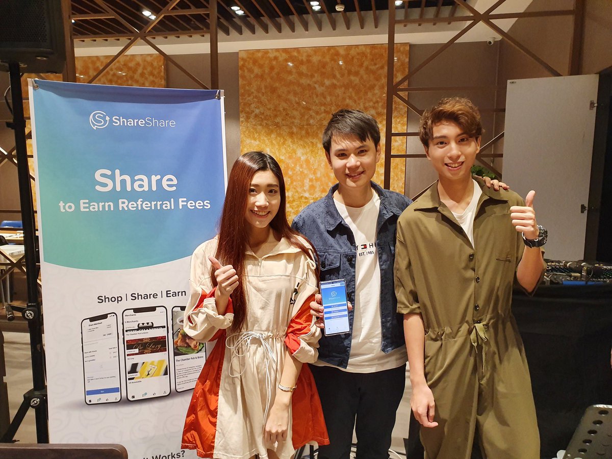 ShareShareAPP's tweet photo. Singapore celebrity Elson Soh's music showcase was organized by ShareShare, the event was held at Four Seasons Durians Restaurant, and ended with a great success. 

For more information and photos, click on: https://t.co/LPUNFOqmMV https://t.co/eNkqxjTzro