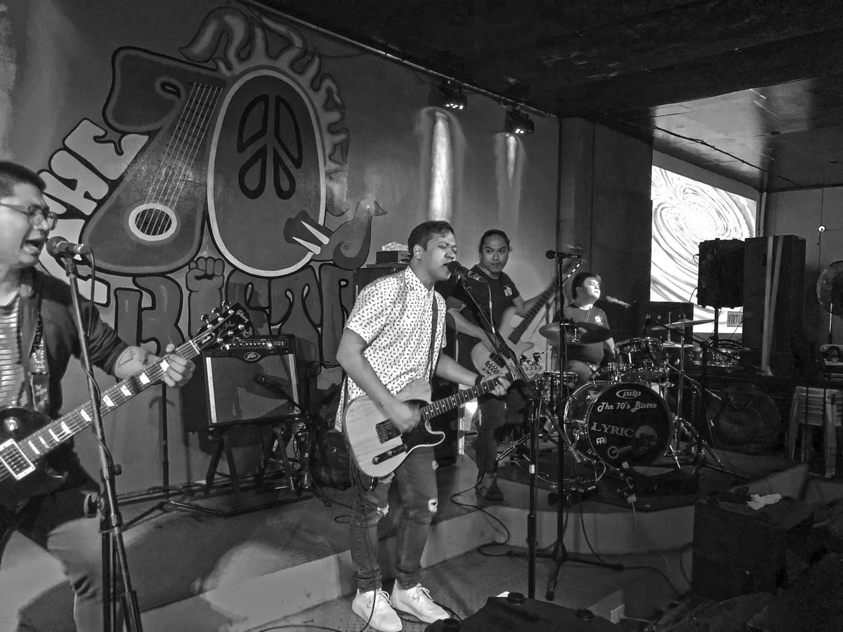 9.9.19 <a href="/the70sBistro/">The 70's Bistro</a> 🤟
📸: Adorna Alpha

See you sa next gigs!
* Sept. 16, 8PM - Sandiwa's "Paraya" MV Launch at The 70's Bistro 
* Sept. 19, 7PM - OPM Highlights 979 Home Radio At The Music Hall Metrowalk

Stream #Alanganin on @spotify 
lnk.to/AlanganinEevee
#eeveebandishere