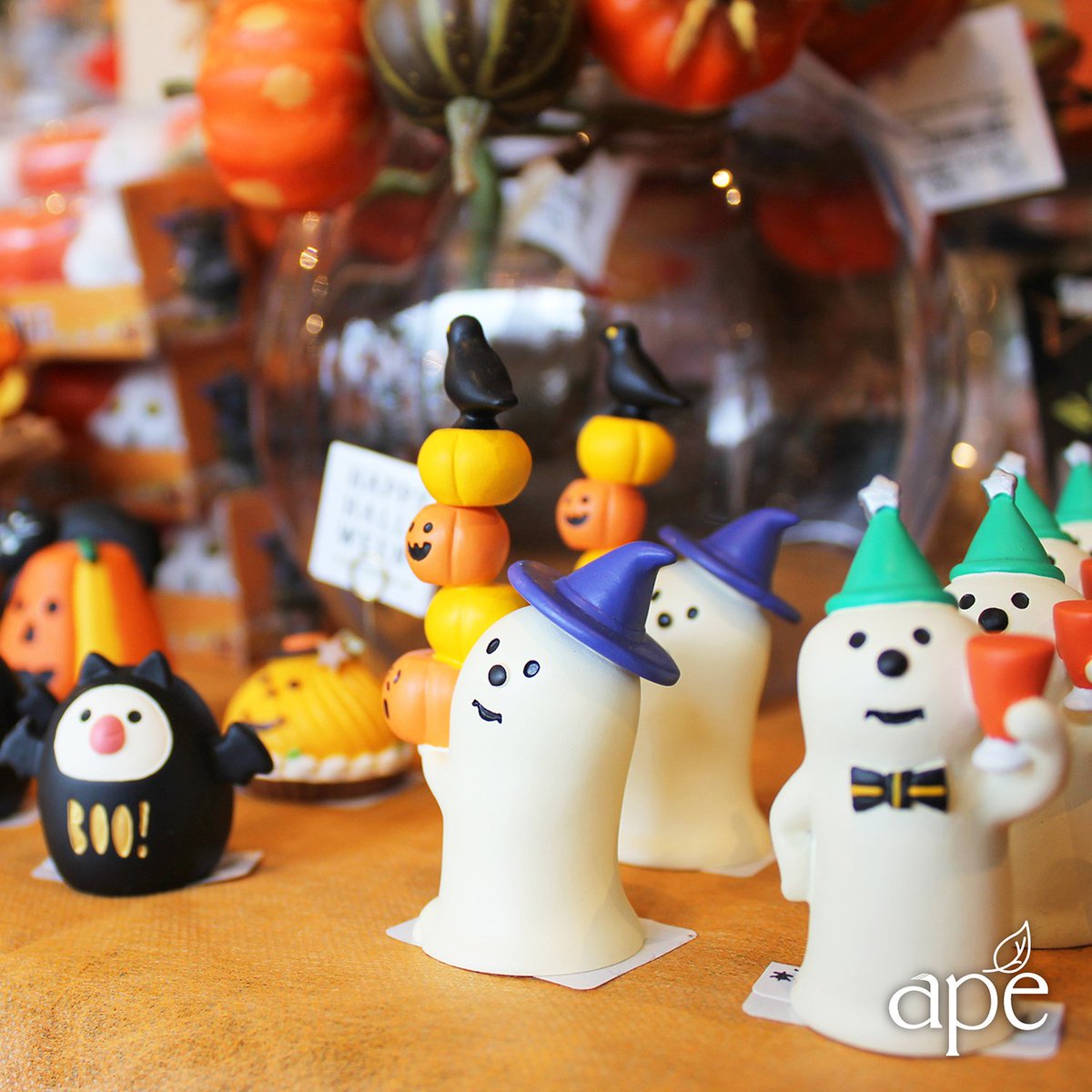 ape_group's tweet photo. お部屋にちょっと飾るだけで、一気にハロウィンを楽しめちゃいます🍬

ハロウィンギフトをお買い上げの方へ、アーペオリジナルメッセージタグをプレゼント🎁
皆様のご来店お待ちしております。 https://t.co/GIerzYOAVp