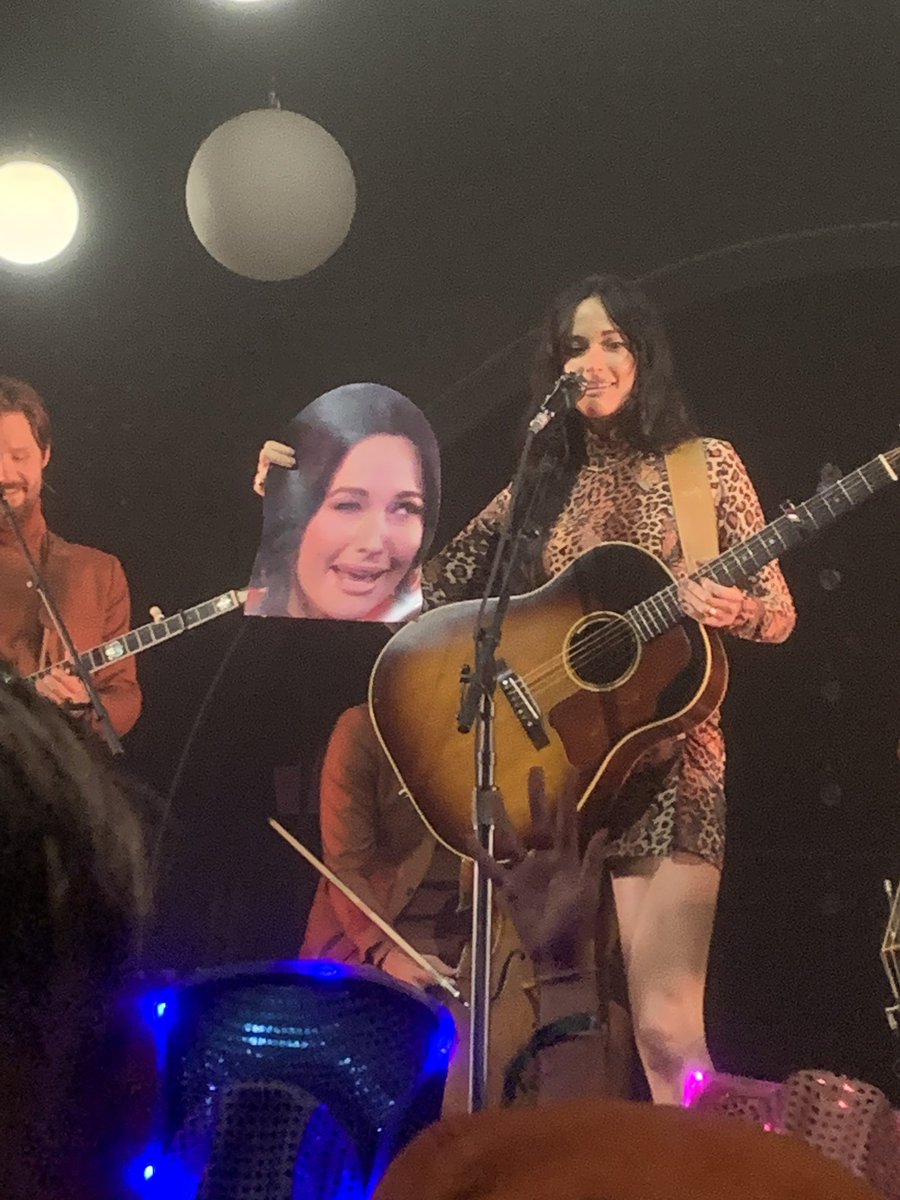 MamaSnicks's tweet photo. remember that time that @Kat_Hills and I had @KaceyMusgraves face signs printed AND THEN SHE TOOK IT AT HER CONCERT?!!!

I don’t cause I’m pretty sure I blacked out..... 😭🦋🙏🏼💞🎉 https://t.co/5ZIOFaUvPs
