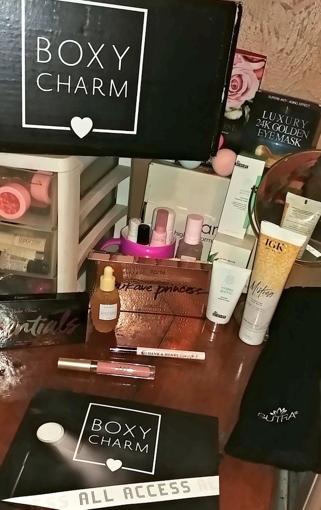 Christinababy74's tweet photo. YaY 😃👍 I got my #BoxyLuxe #BoxyAllAccess #BoxyMail #boxycharm I love EVERYTHING I got!!! Thank you @boxycharm for all these amazing 🤩 products!!
💃🏻doing the happy dance💃 https://t.co/M86FK2apTh
