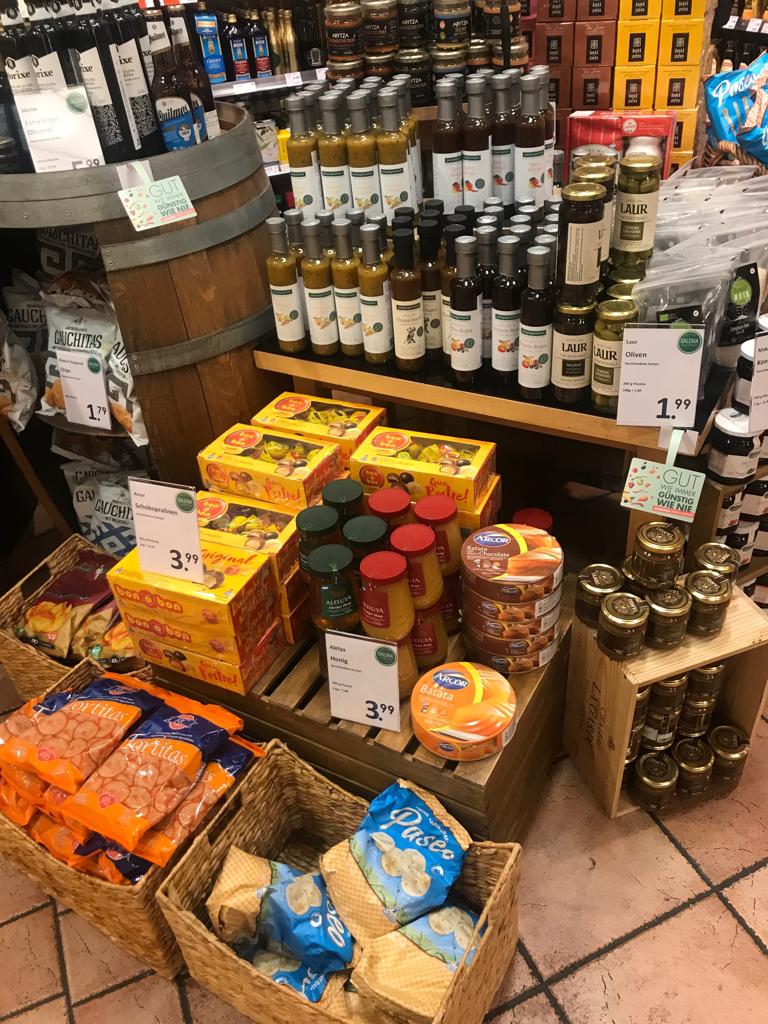 mamitamumu's tweet photo. Mi #bbChef que vive en Frankfurt manda foto de la zona de productos argentinos en el Super 👍🏽🇦🇷💪🏽 https://t.co/EI1Yx7QKPJ