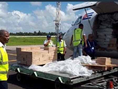 #Bahamas agradece ayuda humanitaria de #Cuba tras paso de #HuracanDorian → bit.ly/309HtUX

El Gobierno cubano envió un primer lote de ayuda y prepara una brigada de médicos para apoyar en la recuperación del país caribeño