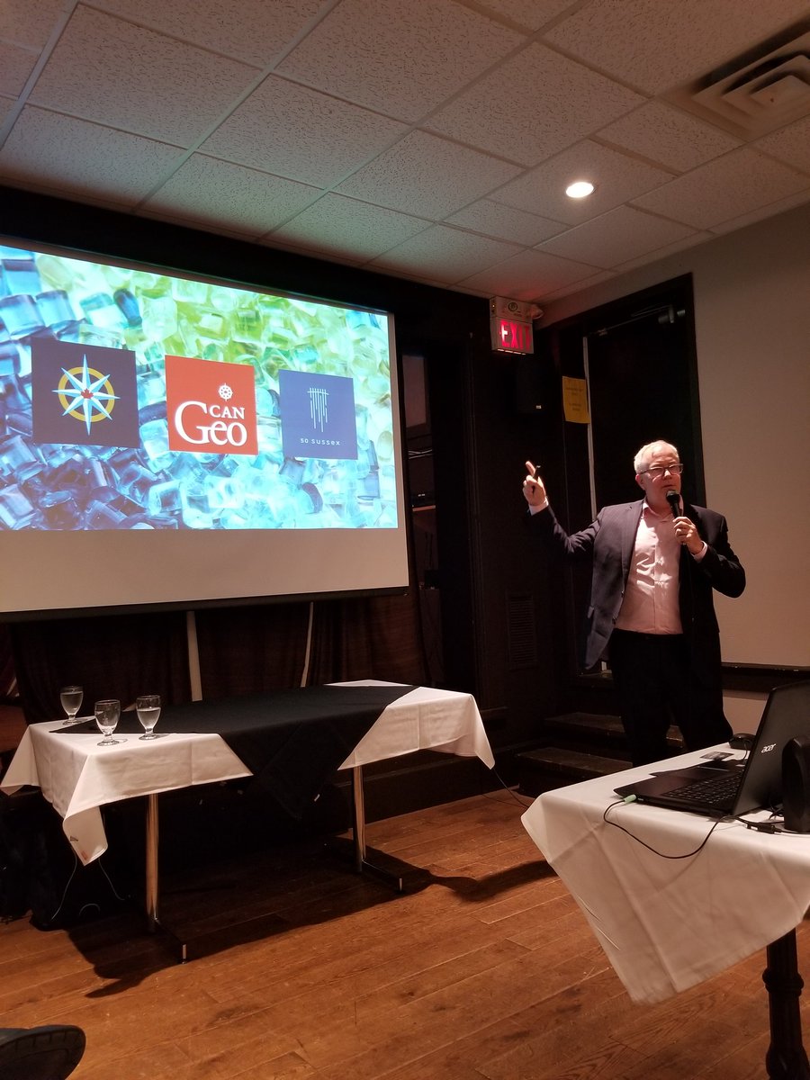 CanGeo's tweet photo. COO of @RCGS_SGRC and publisher of @CanGeo, Gilles Gagnier, kicks off the night with an introduction to @10000Changes by asking everyone to hold up their plastic credit card... This is how much plastic (5 grams) humans ingest EVERY week. 😳 #10000changes https://t.co/tTsrzWcyKe