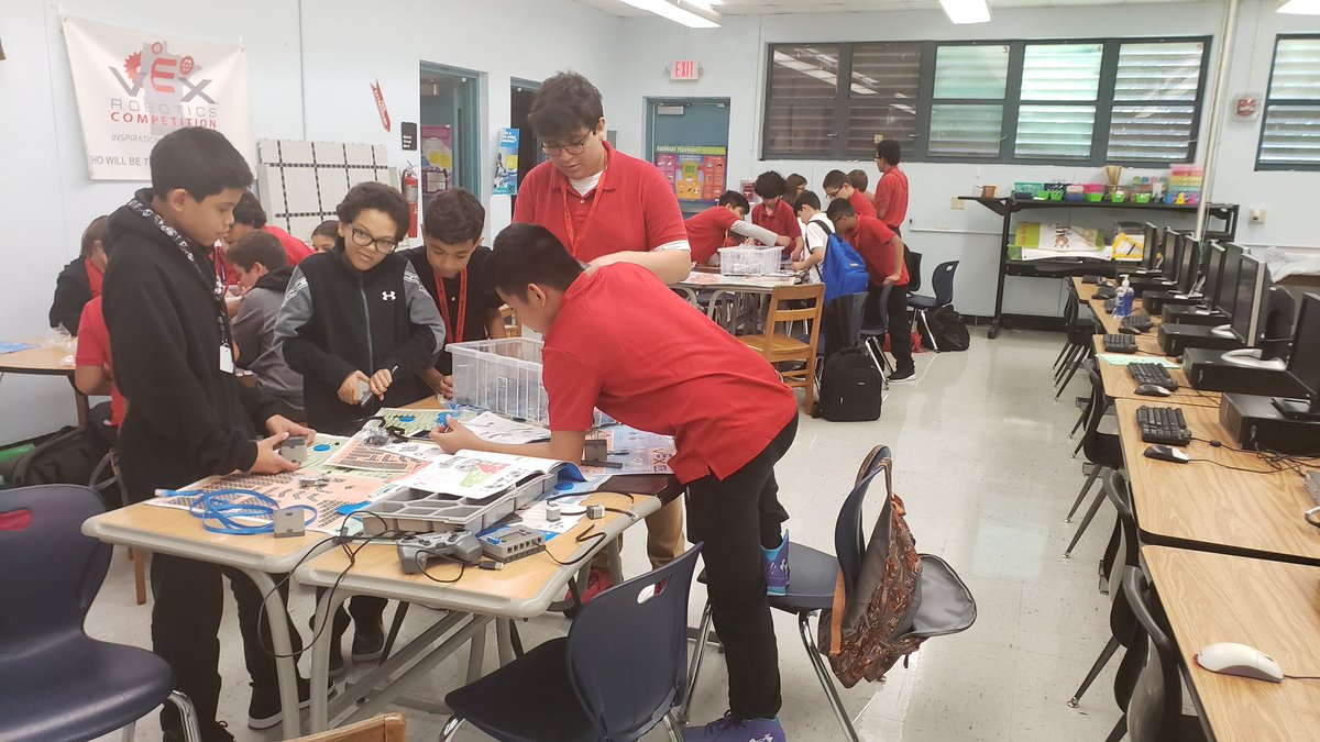 MsSeaman3's tweet photo. Full STEAM ahead!
#hammockstech
@HammocksMiddle @MDCPSSouth @dpvils @VEXRobotics @GulliverSchools https://t.co/sf8YoUcckU