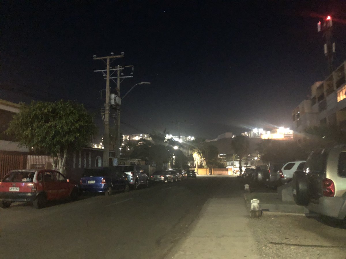 Desde el lunes que estamos sin luz en los postes de Caupolicán llegando a 18 de septiembre en #Arica nos ayudan <a href="/CGE_Clientes/">CGE Clientes</a> ?