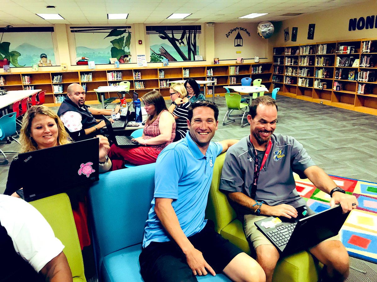 cdrosey1's tweet image. Teachers @EastUnionMS_NC learned about their coaches in a cool, fun, and innovative way!!! #OnAMission #WeHadFun @loripeyton @HealyLaurel @AGHoulihan @UCPS_ICTeam @middlemath628 @RebeccaShoniker and Kriessler #TeamUCPS