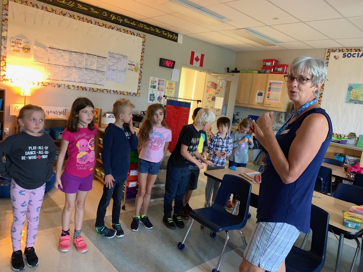diamondtrailSSP's tweet photo. @DiamondTrailGr3 Mrs. Swick trying to figure out what our pattern is... can you? #patterndetectives https://t.co/VUJVX0CQWA