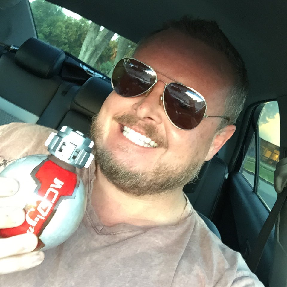 LoneWolfMcLain's tweet image. When you can’t be at Batuu you take a little bit of Batuu wituu. #sweepstakes #GalaxysEdge #BacktoBatuu