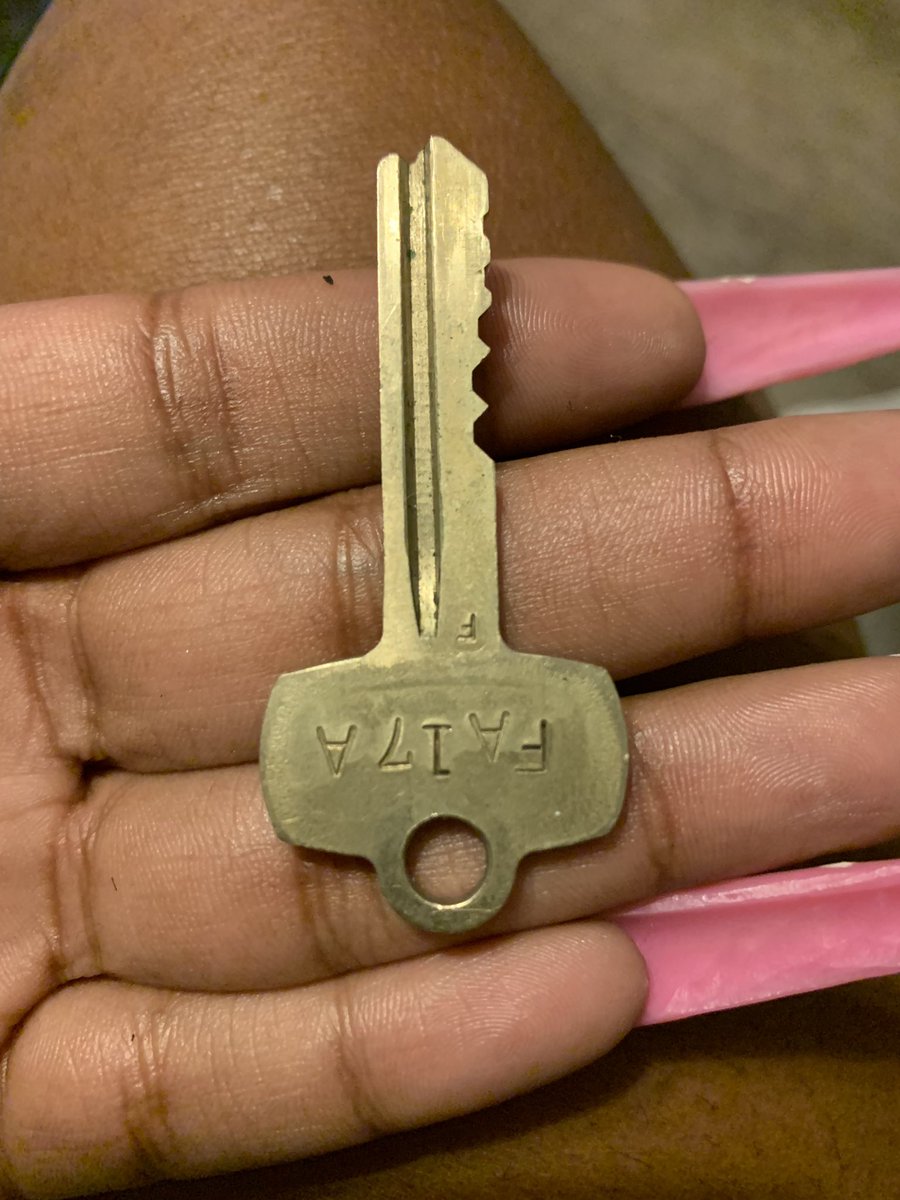 theelitqueen's tweet photo. Somebody lost they key &amp; I know it’s a dorm room key #AAMU y’all rt to help ❤️ #AAMU20 #AAMU21 #AAMU22 #AAMU23 https://t.co/E6C10ZZusE