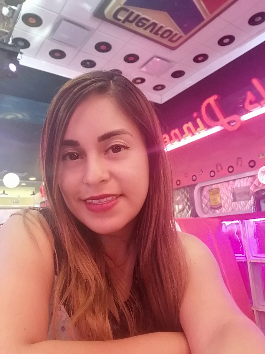 reynithahp's tweet photo. Ignoren mi gordura jajaja
TODO muy rico 🍨🍨😍 https://t.co/q09CpI2f0j