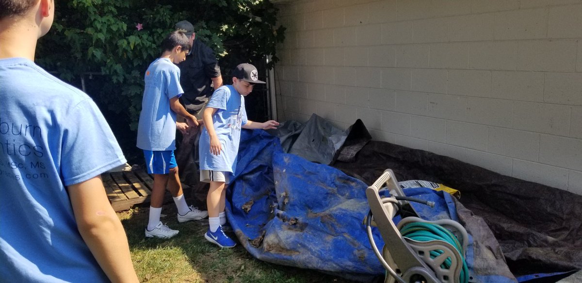 coachnteachn's tweet photo. These boys came to serve! Sunrise Assisted Living in Leesburg were so excited to get help from these Bears! #BAMServes19 @BAM_MS_Official https://t.co/W2wcE3DWrv