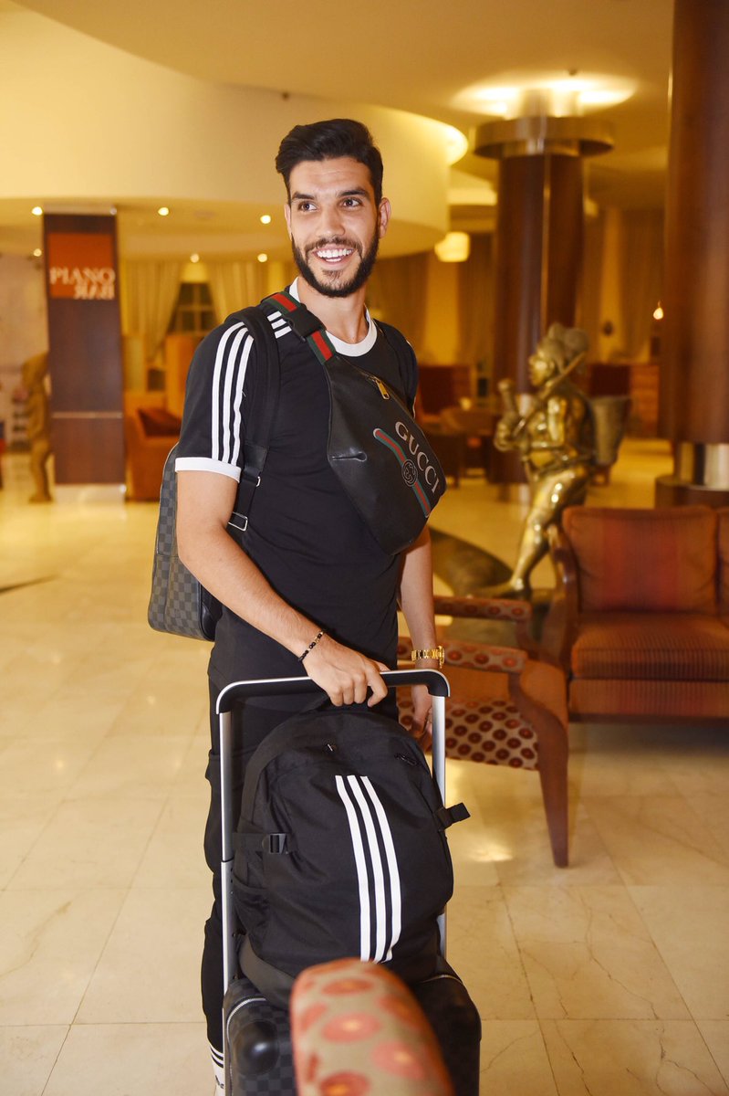 AlAhly's tweet photo. وصول معلول وأزارو فندق إقامة فريقنا بغينيا الإستوائية. 📸💪
@AliMaaloul @walidazaro 

#يلا_يا_أهلي https://t.co/cyNKXgpRrE