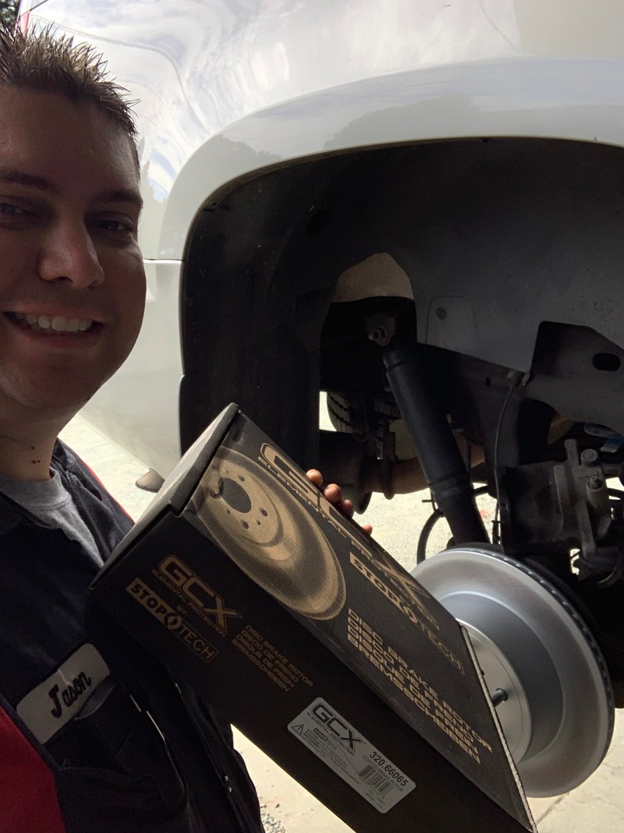 #CentricMatch: Now through Sept. 30, #autotechs can win our grand prizes by installing GCX #rotors and/or PQ PRO #brakepads — just take a selfie like these technicians and sign up here: bit.ly/2N2KWlA #brakes #autorepair #GCX #PQPROBRAKEPADS