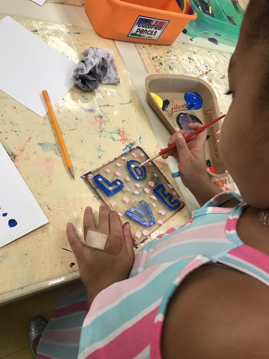 MrsWhitCPM's tweet photo. Learning through creativity and art! Using gelli plates for printmaking. #cpmrocks #texturesandpatterns #teamkindness #supportingeachother https://t.co/32dX2VJcma
