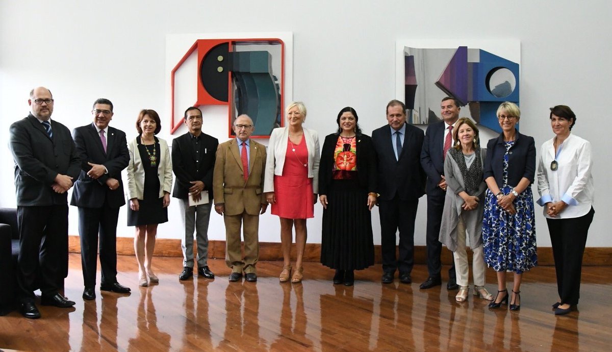 max_brisson's tweet photo. Échange particulièrement fructueux entre notre délégation de la #ComCultEduc du #Sénat et la nouvelle ministre mexicaine de la culture @alefrausto Un vrai plan d’action se dessine dans le champ du #patrimoine, de la propriété intellectuelle et de la souveraineté #numérique. https://t.co/zGEnBDeUeT