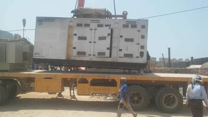 كالطفل الصغير عندما يغضب ويأخذ لعبته؛ سحبت #الأمارات مولدات الكهرباء التي قدمتها منحة لجزيرة #سقطرى؛ لأنها كانت تريد مقايضتها بالسيادة وفشلت.
تصرف أرعن لم تقم به أي دولة قبلها؛ فمن يهب شيء لا يأخذه مرة أخرى؛ أتحدث عمن لديه كرامة وأصالة وتاريخ