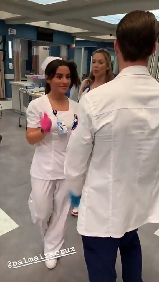 NanuBntz_779's tweet photo. Nose pero yo amaria que se formaran estas parejas #Lili y el #DrParedes , #Mireya y el #DrOlivares este cuarteto se gano mi ❤❤ @palmeirac @DanArenas @ERIKAMAZAPAN #RodolfoSalas 😍❤ #Medicos https://t.co/N4N7JMcO1F