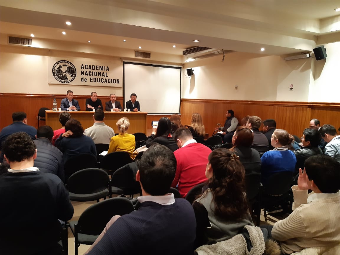 BienestarUNCUYO's tweet photo. El Sec. de Bienestar, @rodrigoluisolmedo asistió al encuentro nacional de la #RedBien
Junto a Roberto Moro y Pablo Dragotto ambos de @Sedronar se trabajó sobre las políticas de consumo problemático y los programas que se llevan adelante
#BienestarTodoElAño
#GestionEsBienestar https://t.co/YLjjNwkGzN