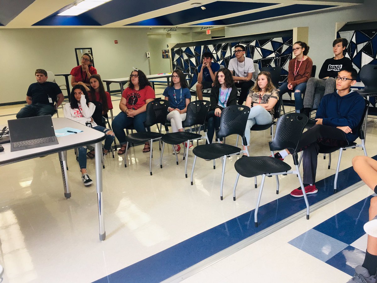 MaryHadley8's tweet photo. It was a great day in Raider Nation today! I had the pleasure of introducing the GT Passion Project and spending some time with these #BirdvilleFutureGrads #BISDShines #BirdvilleLearns #LoveThemLikeTheyAreYourOwn https://t.co/4SREblHLjI