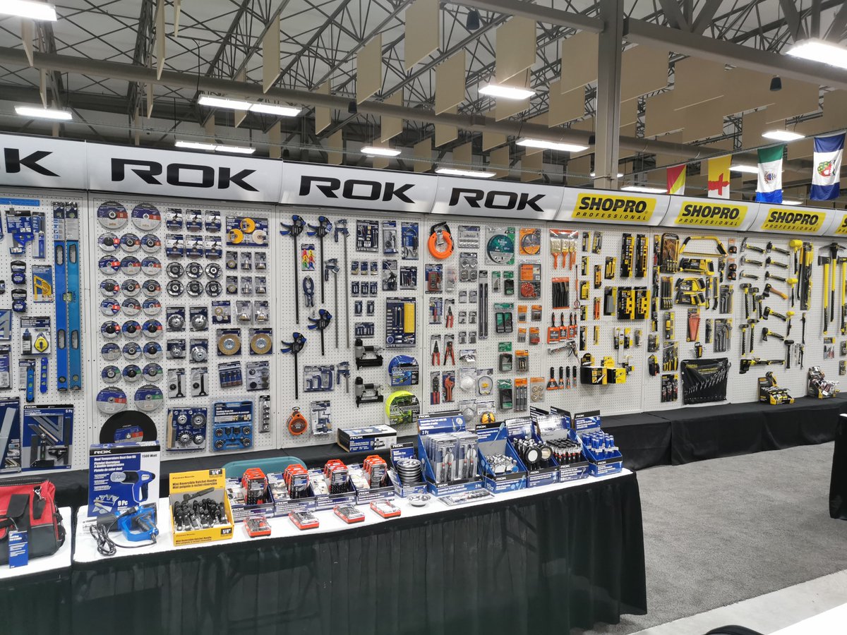 holland_imports's tweet photo. What an amazing first day at the @PeaveyMart @TSCStores show in #RedDeer. Connecting with dealers and showing off some of our new products was fantastic! See you all tomorrow #PVTS19 #CreatingMoments #tscstores #ROKtools #SHOPROtools https://t.co/KISEb6wG9O