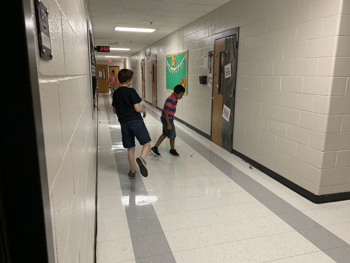 Rattler_Science's tweet photo. What do you call 30 Ss, 30 chrome books, 15 projects, and 5 different experiments all going at the same time? I call it organized chaos with 100% engagement!🤪 https://t.co/o2ie6AdTU7