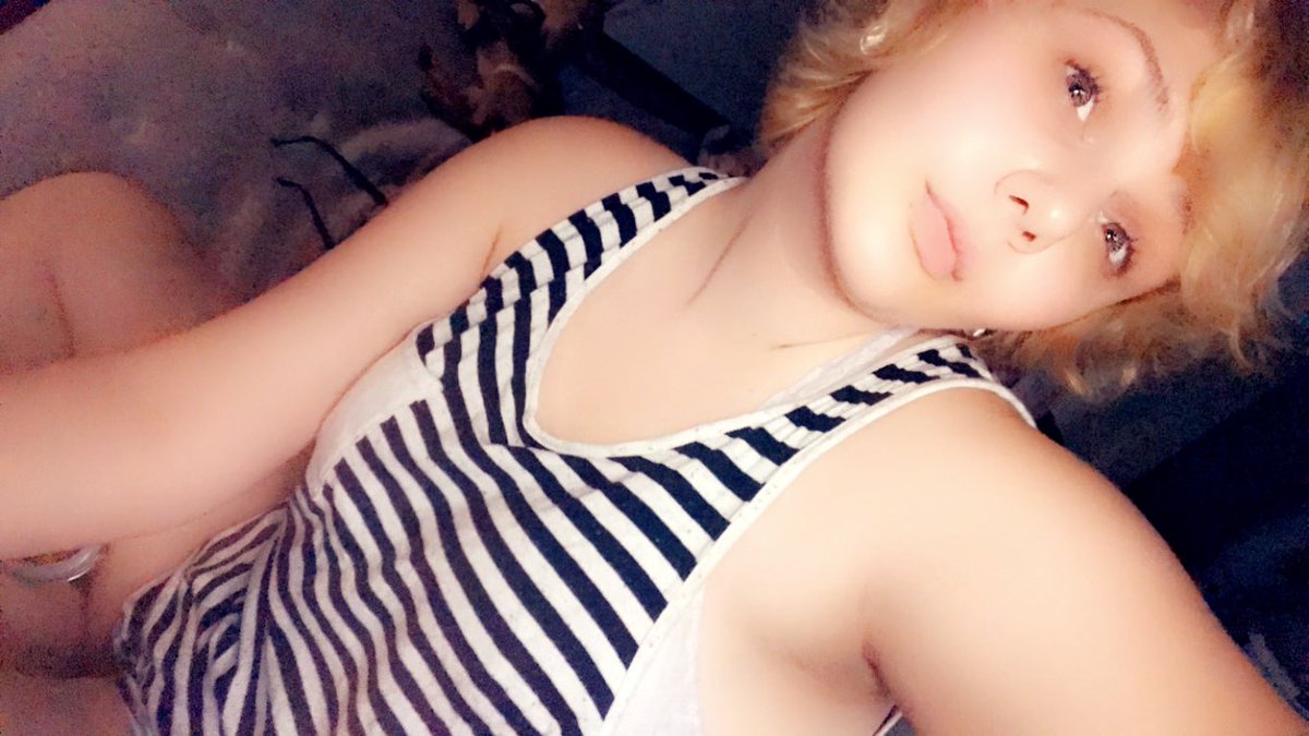 TheQueenBee666's tweet photo. Beautiful ✔️
Blonde ✔️
Butch ✔️
Brat✔️ 

————

Who’s gonna be my first long term submissive? 

#findom #domme #finsub #finsubwanted #goddess #footgoddess #worshipme #selling #sellingcontent #humiliation #kinky #kink #blonde #butch #humanatm #paypigwanted https://t.co/qBdv7h1Fej