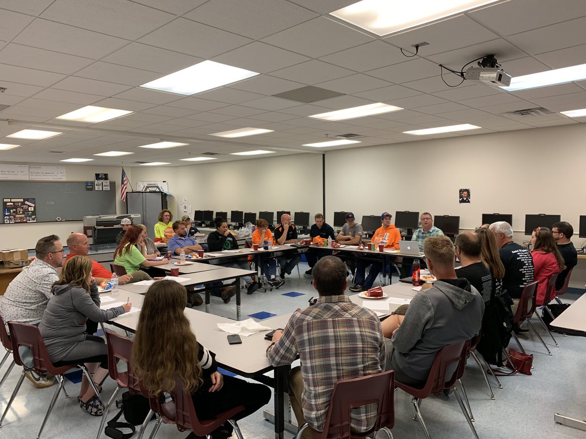 FRC4607CIS's tweet image. 1st CMNRH meeting of the year, excited for the 2020 season!