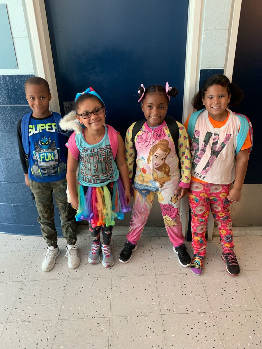 sandhartford's tweet photo. Half day Wednesday’s are for wacky tacky day and adult learning! #funwednesday #PD #SANDteacherleader #Soundsensible #buildingcommunity #SOARing @teachmsshears you rocked it! #DME #systems https://t.co/EmKY84ljOY