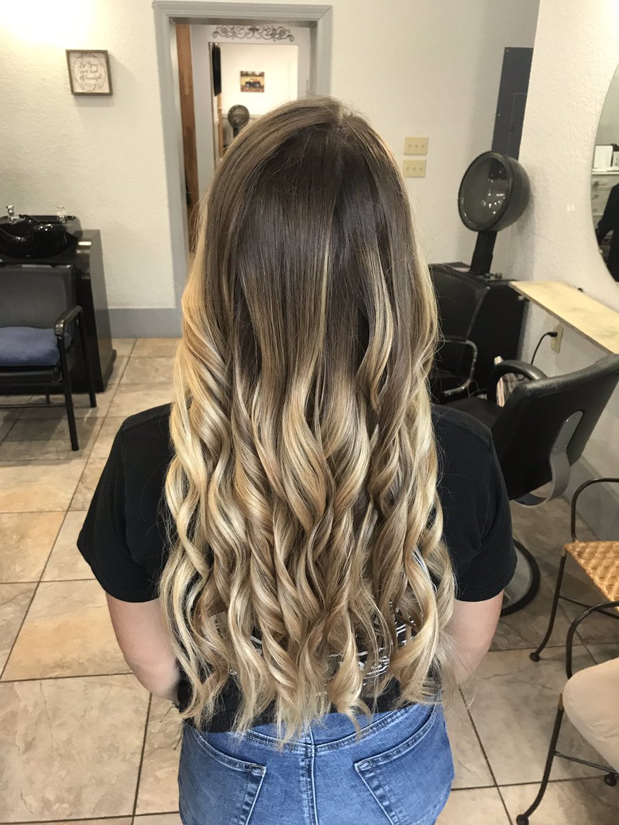 “FALLayage”

#hair #haircolor #bayalage #fallhair #fallhaircolor #fallisinthehair #jaxhairstylist #jacksonville #jax #904 #westside #joicolumishine #joicoblondelife #framar #framarbrushes #fransboutiqueandsalon