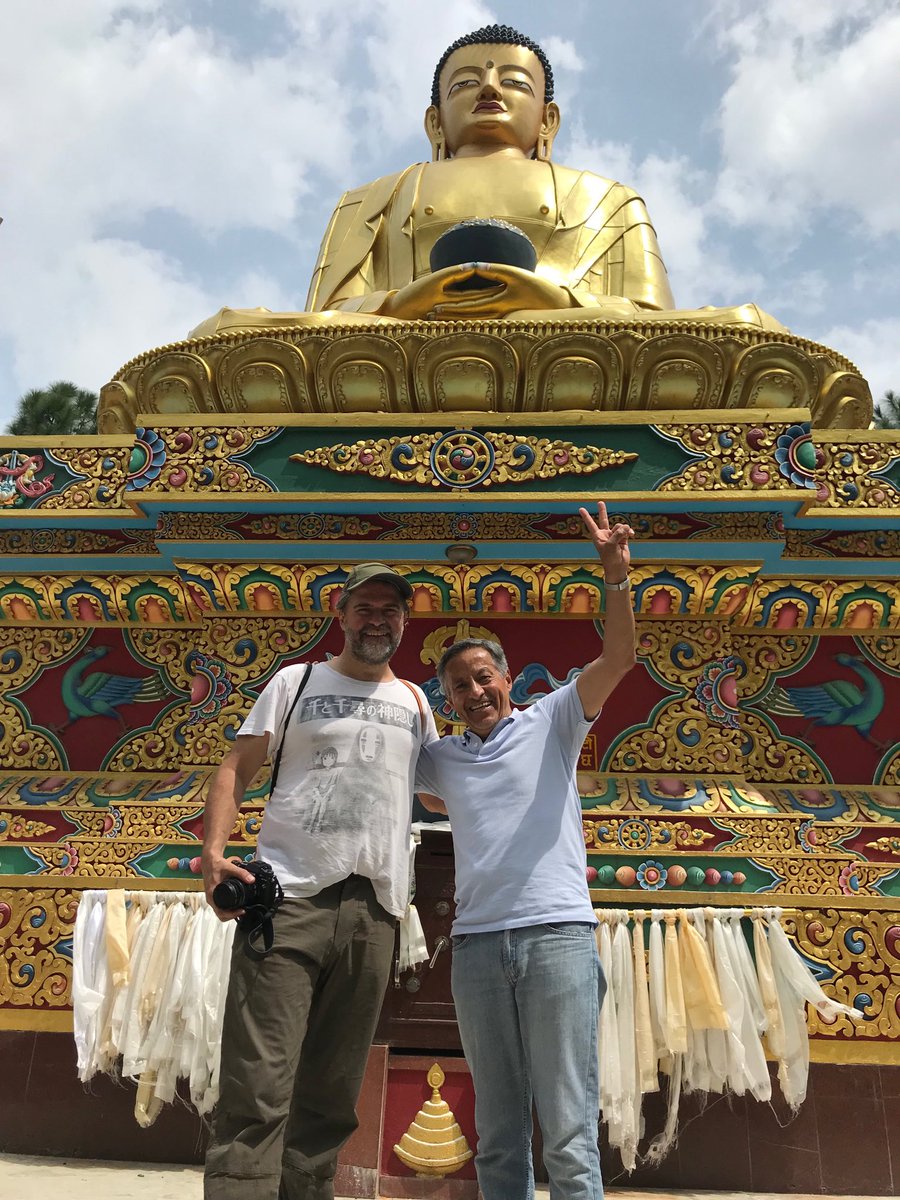 ivallejo14x8000's tweet photo. Saludos desde Nepal. Estoy  en compañía de mi querido amigo y gran cineasta ecuatoriano Sebastián Cordero. Juntos recorreremos el camino que lleva hasta el Campo Base del Everest, de cara a un proyecto audiovisual referente a estas preciosas montañas de la Cordillera del Himalaya https://t.co/jeOSmcQZGR