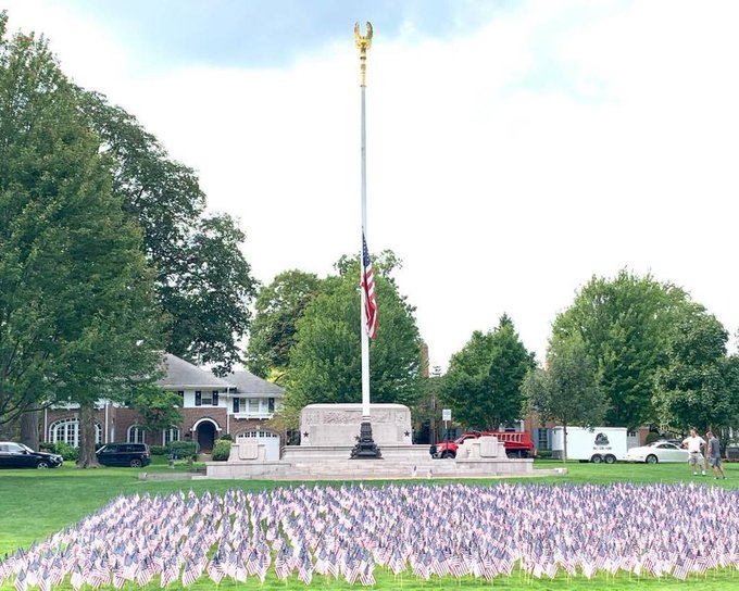 @VillageGreen 9/11 observance at the #WarMemorial @Winnetka,IL, this is so tasteful and the gold eagle must be 4’ high up top. https://t.co/Fypa816tOG https://t.co/EVNo0crfN8