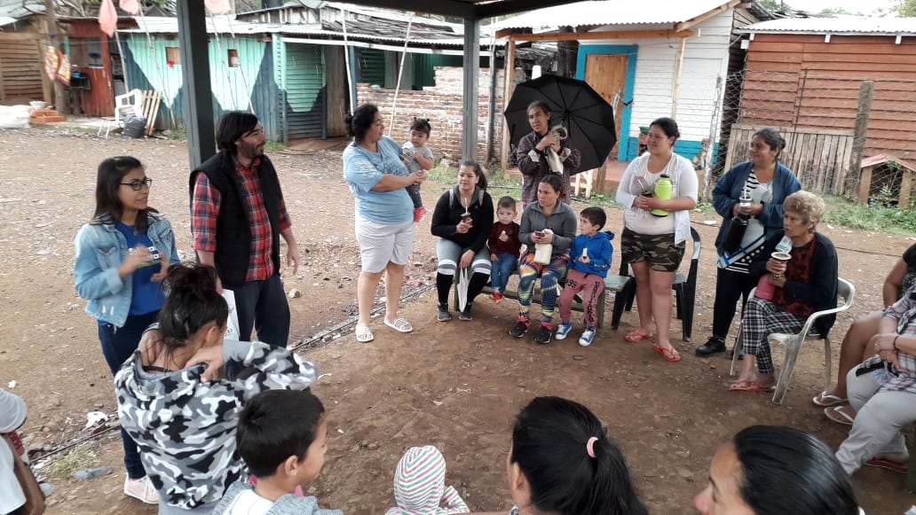 Sub_Dproductivo's tweet photo. Por la mañana también estuvimos en los barrios, 1 de Abril y Tacuaritas de Posadas en el cual se hizo una presentación de los temas que serán dados  en los talleres/capacitaciones, las actividades es en conjunto con la Fundación de  Desarrollo Agropecuario (FUDA) 
@AgriFam2016 https://t.co/W27ELN0Cmh