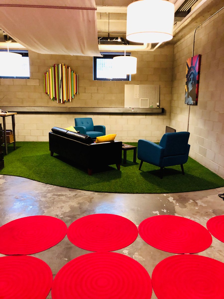 VoomCreative's tweet image. Exciting news—we’ve expanded and now have an additional office space on the other side of our hallway! We’re slowly transforming our old office into a creative oasis complete with artificial turf. We can confidently say that the grass is always greener on the other side. 🥳