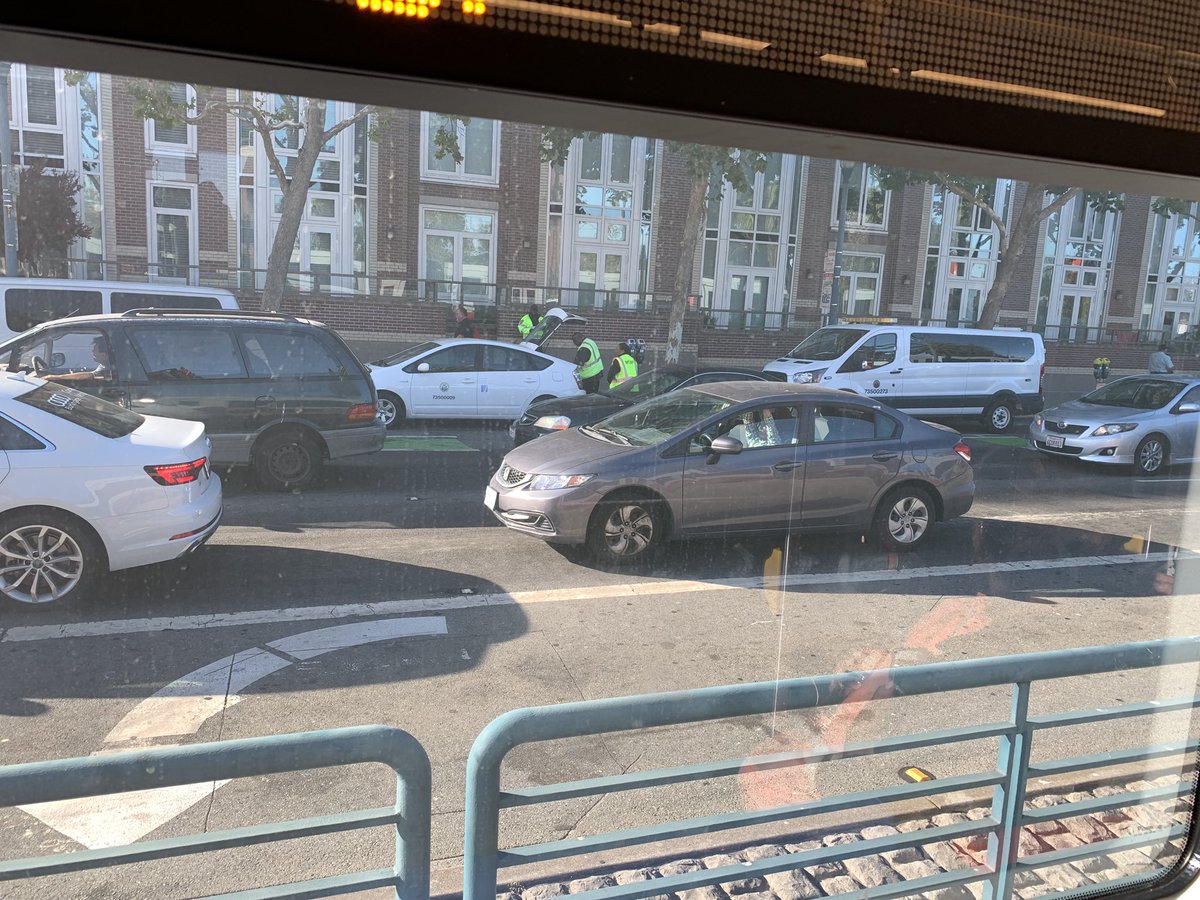 Bobakkabob37's tweet photo. Compare the number of people served by the 4 lanes of traffic we set aside for cars, compared to the HUGE number of people served by just ONE @sfmta_muni LRV4 2 car Siemens train. 

The priorities of this city are backwards. We need to invest MORE in transit and dedicated lanes https://t.co/eq0PcBqtQW