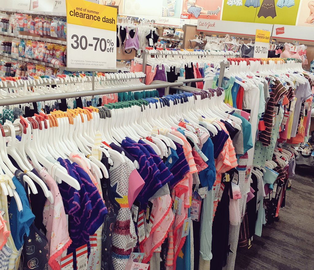 ShaylenRae08's tweet photo. Our DBOs make our guest's shopping experience a top priority at 2033! #guestready #targetstyle #clearancedash @Jennylove1989 @KippLaura @CHughes2033 @settoselltarget @jamaal_edwards @Dewayman https://t.co/ZV61LroRd7