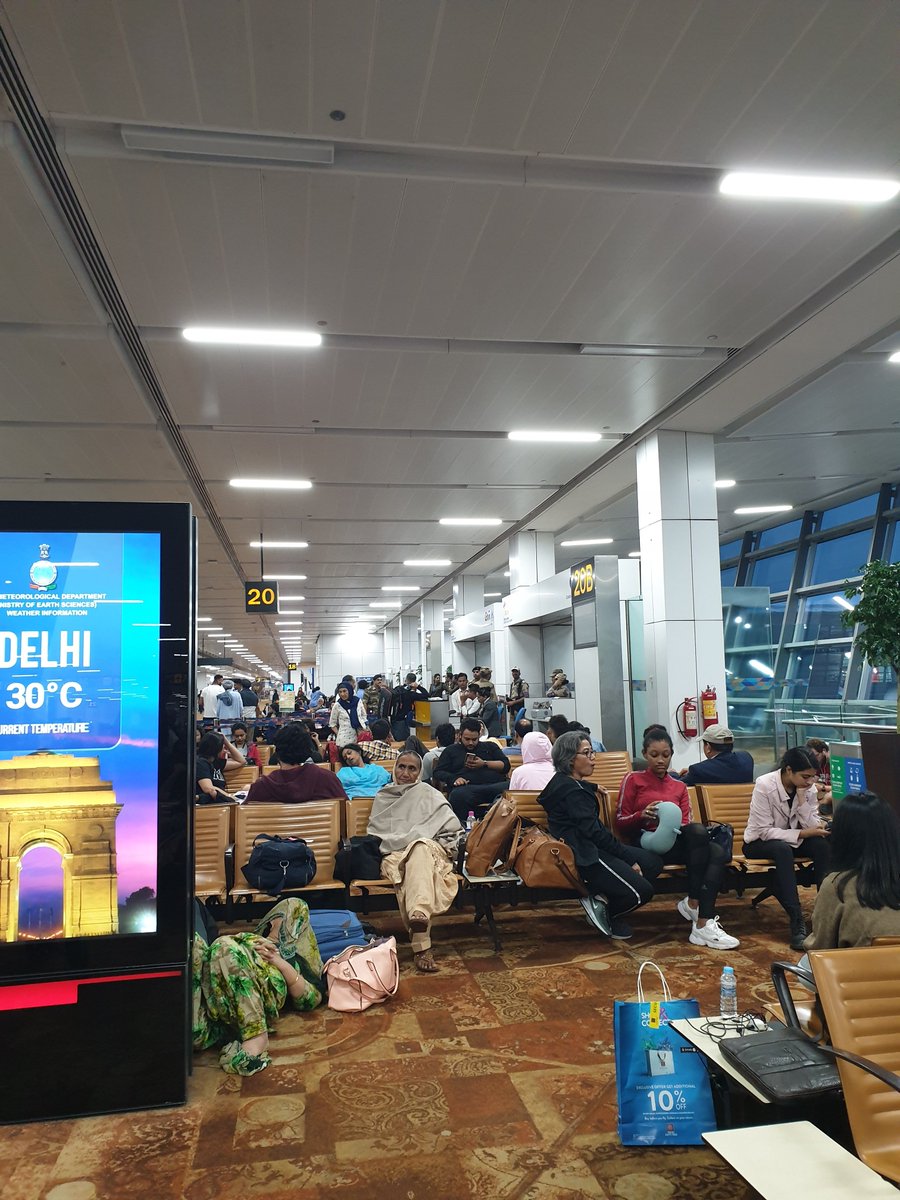 KishoreSR's tweet image. Air india flight to London from Delhi delayed due to lack of a cabin crew!! How horrendous is that reason. Passengers stranded, hungry and clueless. #airindia #Delhitolondon @airindiain #missingCrew #loststaff #embarrassing @timesofindia @TimesNow @republic