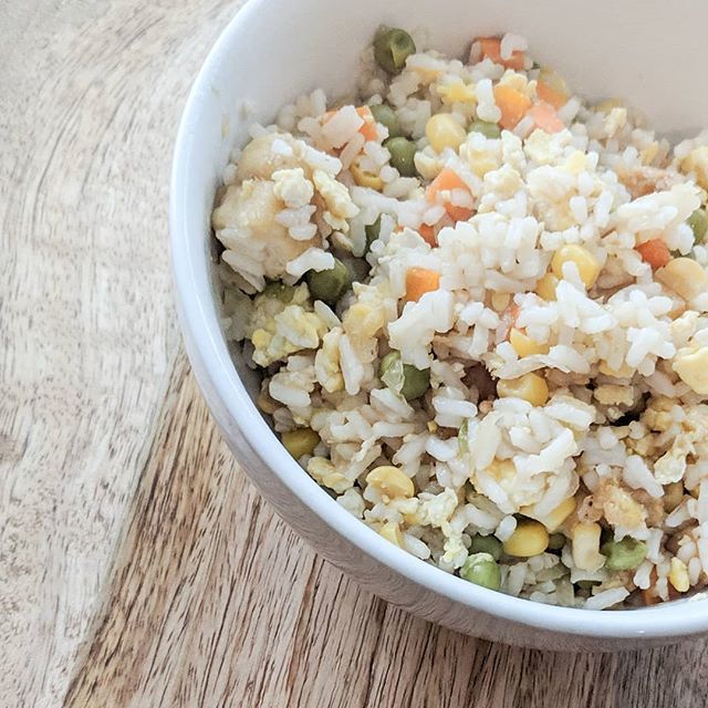 haileyandaspoon's tweet photo. Nothing is better than comfort food on a rainy day! 🌧️
•
I am doing #shelftember hosted by @jordanpage of @shelfcooking! Which means minimizing my grocery budget and using what I have on hand!
•
Tonight, I made vegetarian fried rice! I added a bunch … https://t.co/q0cF1gPpyo https://t.co/smNzBcLQs5