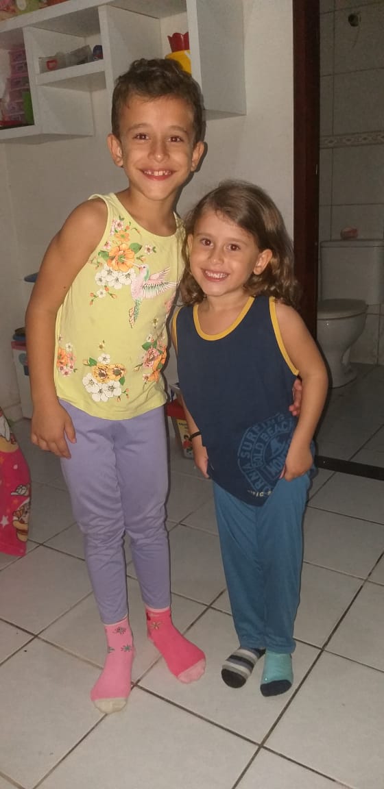 alicecarvalho's tweet photo. mandaram meus irmãos TROCAREM DE ROUPA antes de dormir e o resultado foi essekkkkkkk https://t.co/HBzfqxfLLw