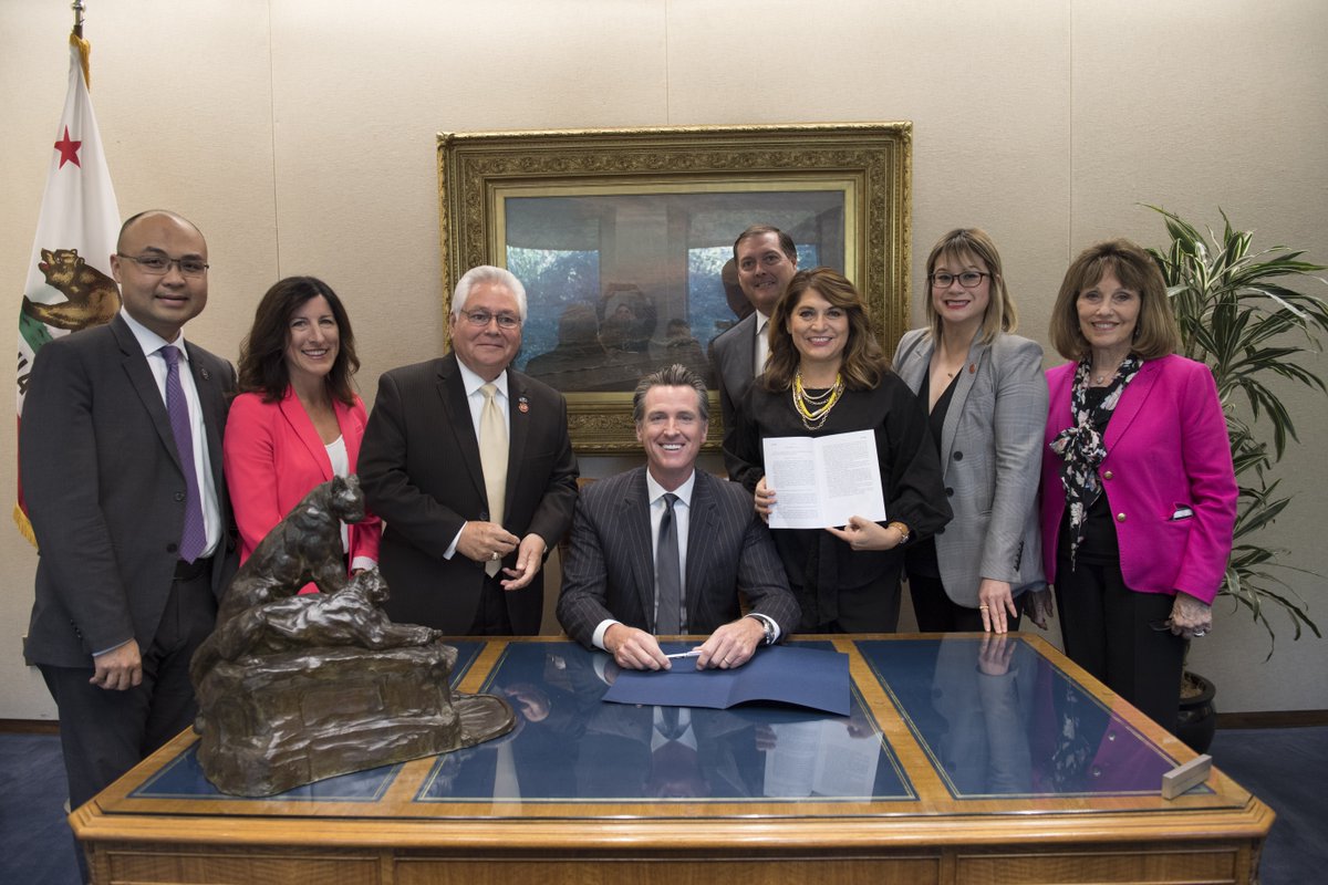 QuirkSilvaCA's tweet photo. Governor @GavinNewsom has signed my bill #AB368, Southern California Veterans Cemetery into law today.
Thank you to @SenatorUmberg and Assemblymember Tom Daly for authoring this bill with me to bring a Veteran's Cemetery to Orange County.
#veteranscemetery #OrangeCounty https://t.co/bUcqpogHCy