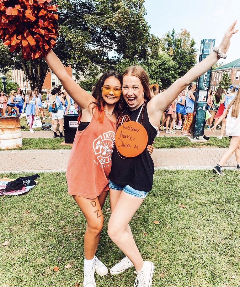 We’re burnin’ up, burnin’ up for fall ‘19 💋🖤🔥⚡️