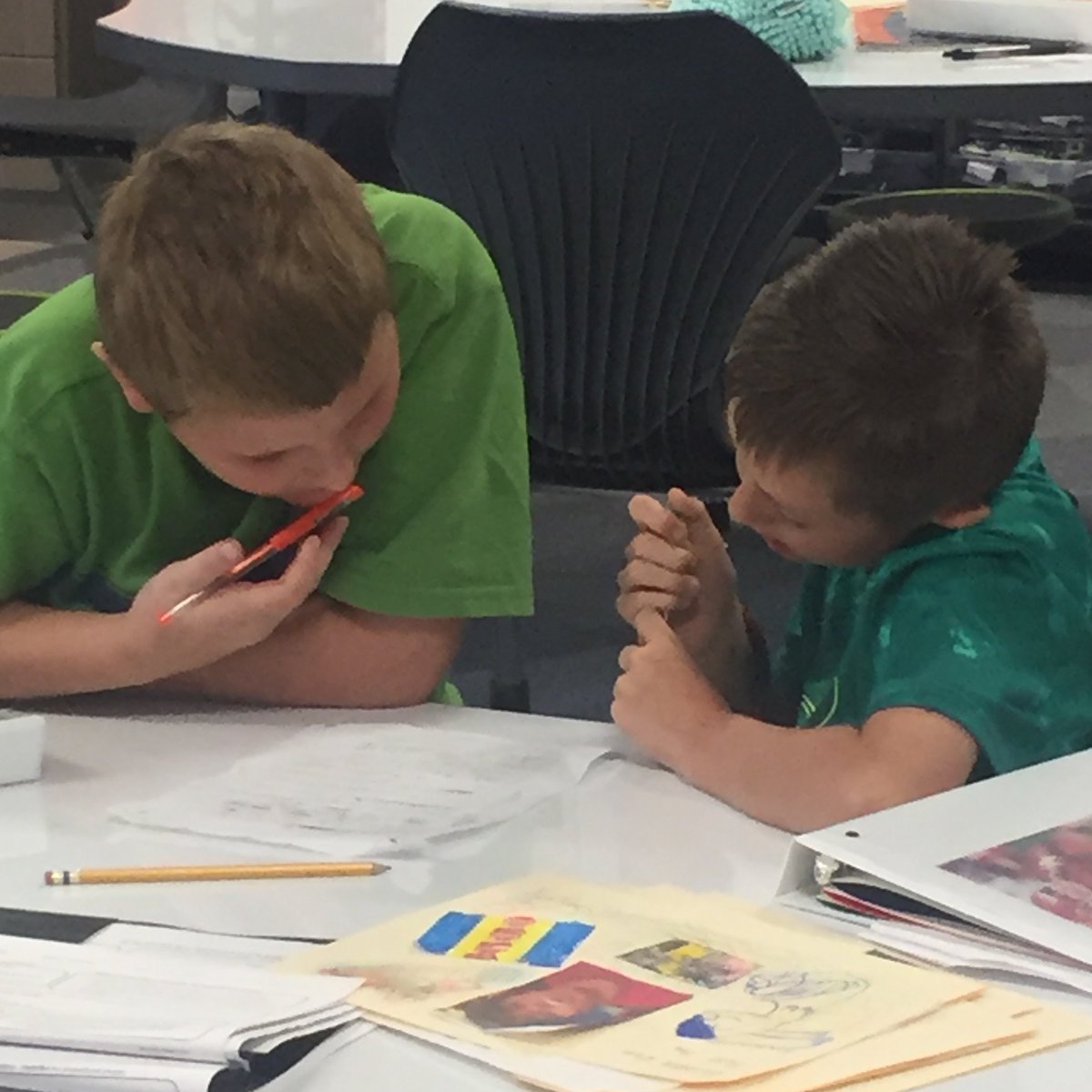 Expectations, you bet! Peer editing at it's finest in Capps 4th grade!  #secondsetofeyes #friendsmakefriendstweet