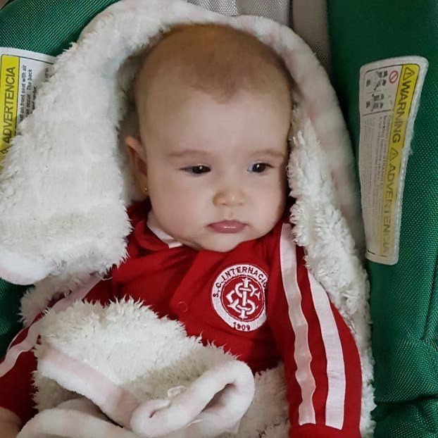 Lubyyou's tweet photo. ❤️ pronta para torcer ❤️#sportclubinternacional #colorada #vamovamointer #hannah #cutebabies https://t.co/OATH1TgSoe https://t.co/hSKPYHm6YC