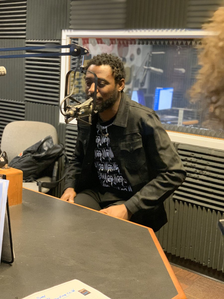 ChaseIseghohi's tweet photo. #internshipupdate the other day i walked into the studio and saw i familiar face but just couldn’t place it ... Turns out it was the guy who says “You got to much dip on your chip” i’m weak 😭 https://t.co/xSAU228fd0