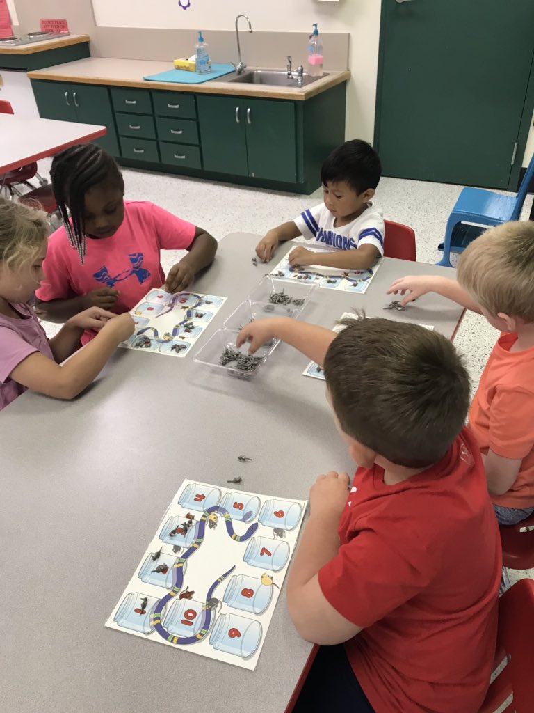 hgpSTEMlab's tweet photo. STEM activities for “If You Take A Mouse To School” @hgpSTEMlab #ilovestem #MStrojans #ClaimIt https://t.co/iqxOnz2VBs