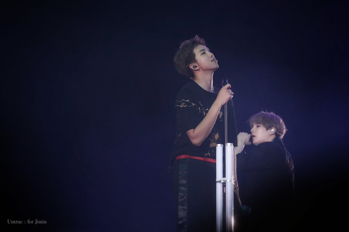 Untrue1013's tweet photo. 🎂생일 축하🎂

#RM생일ᄎᄏ 
#HappyBirthdayNamjoon https://t.co/JvOdkkv9Ju