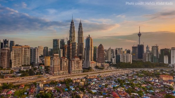 harrisaffiliate's tweet photo. "Think big and don't listen to people who tell you it can't be done. Life's too short to think small." - Tim Ferriss

Learn how to gain an engaging audience.. https://t.co/ieRybdc7VG

...sunset view of Kuala Lumpur (photo cr: inkmrkd)
#leads #internetmarketing
#im #onlinebusiness https://t.co/iWpeA5qgw6