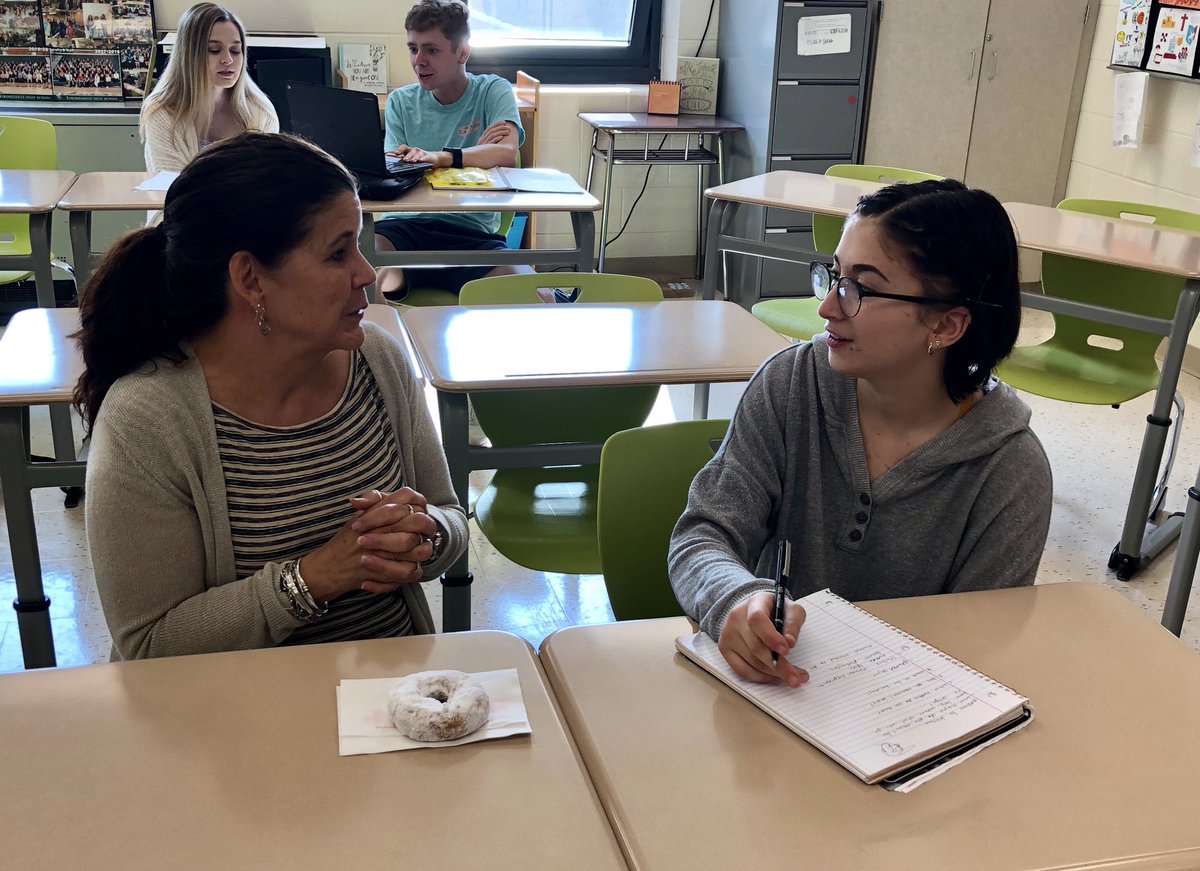 Mrs_Giaimo's tweet photo. Journalism students engaging with members of SHS staff in an interviewing workshop—practicing interviewing before their first big story and learning more about their high school staff! Product: “They’re Just Like Us” segment for @_shslantern https://t.co/QPLQpe5D7B