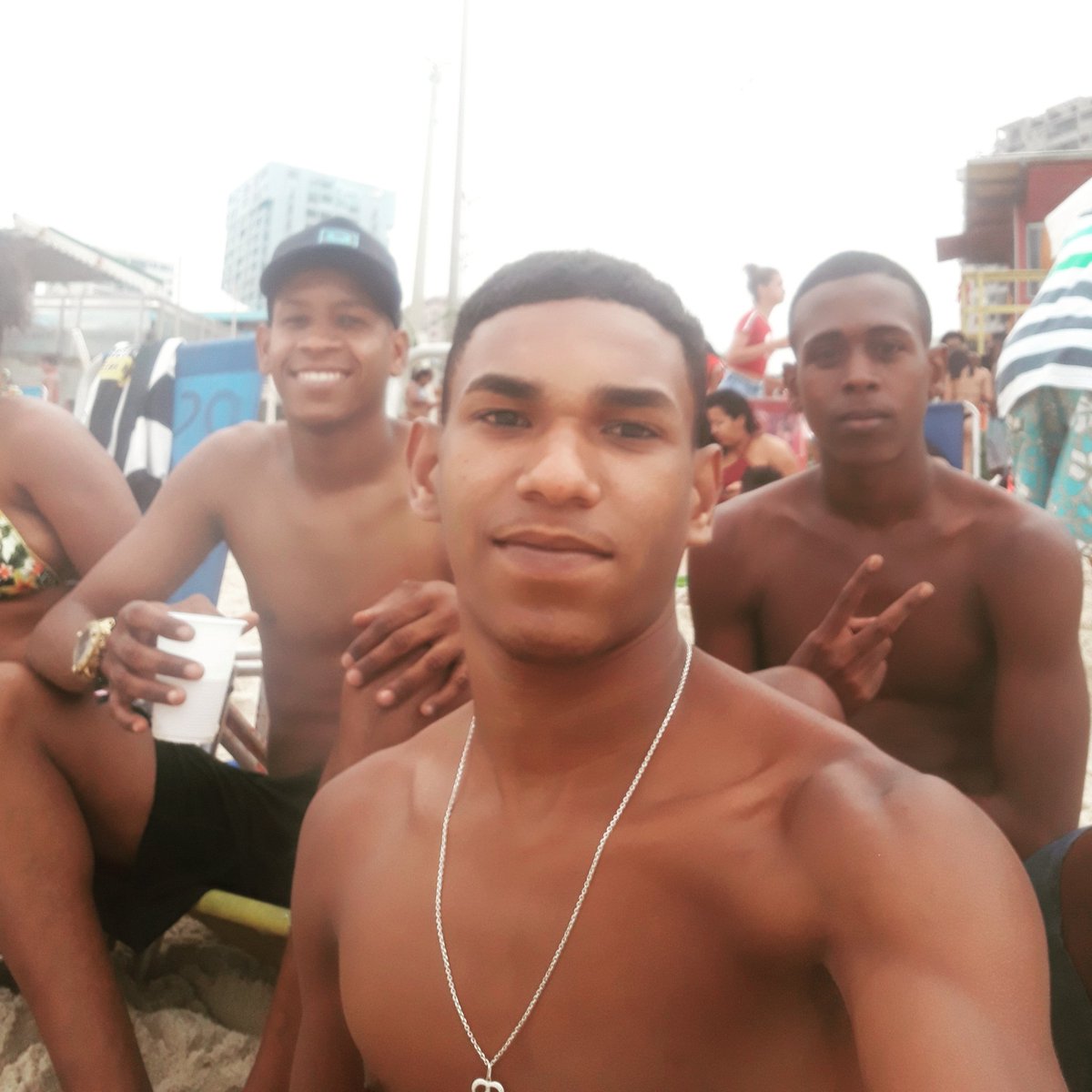 CpxFernandinho's tweet photo. Mo #Paz Hoje #Praião com os filhão🌊🏖🤑💪🤫🍻🤑🤑
#MecPaz 🎈🍻🤦♂️🤑🤭🍻🤭🍻🤑🤑 https://t.co/PZsLQYOce8